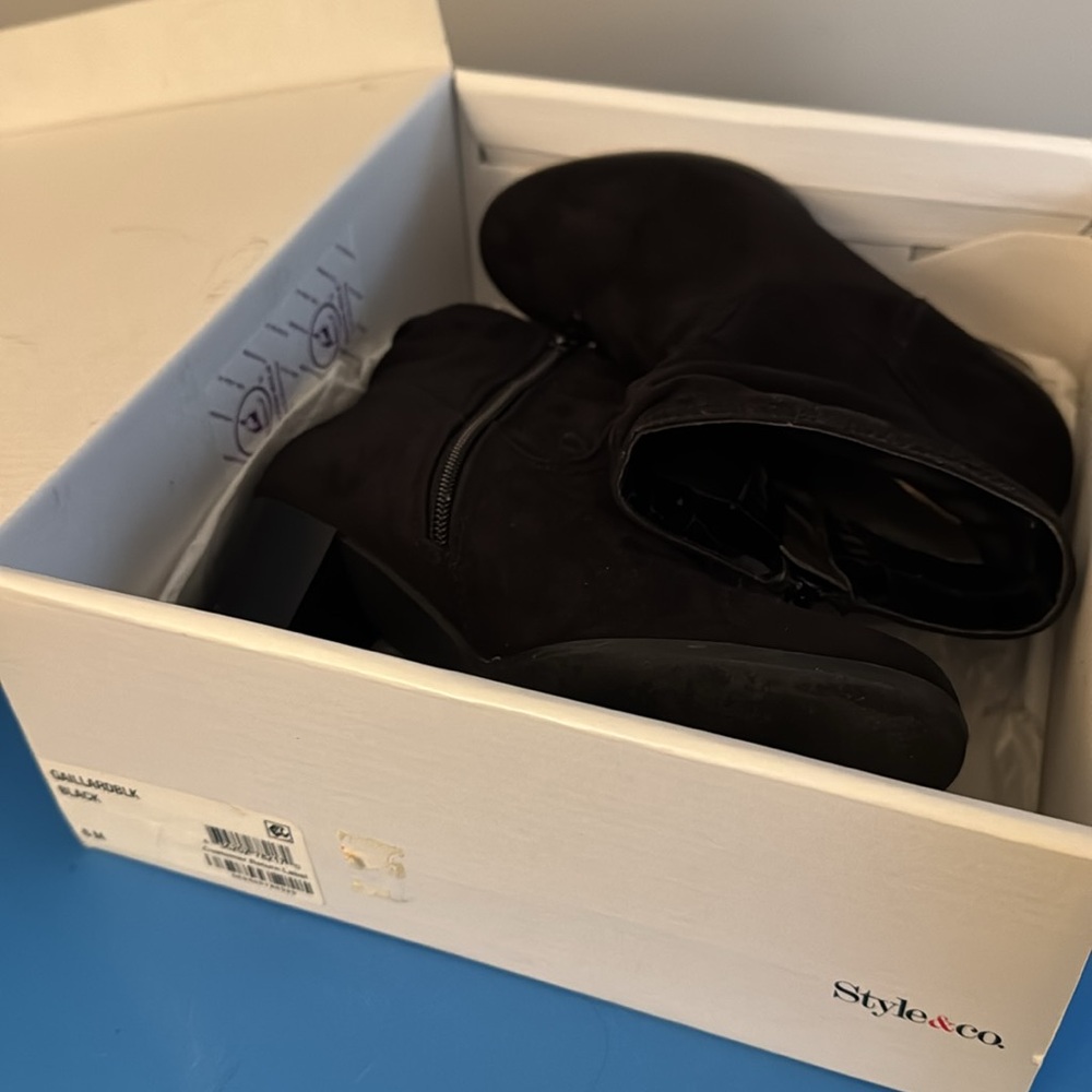Macy’s style and Co. black scrunched suede booties sz 6 medium - Picture 6 of 7